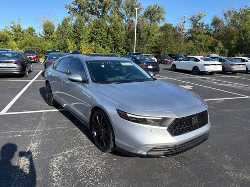 Used 2024 Honda Accord Touring image 8