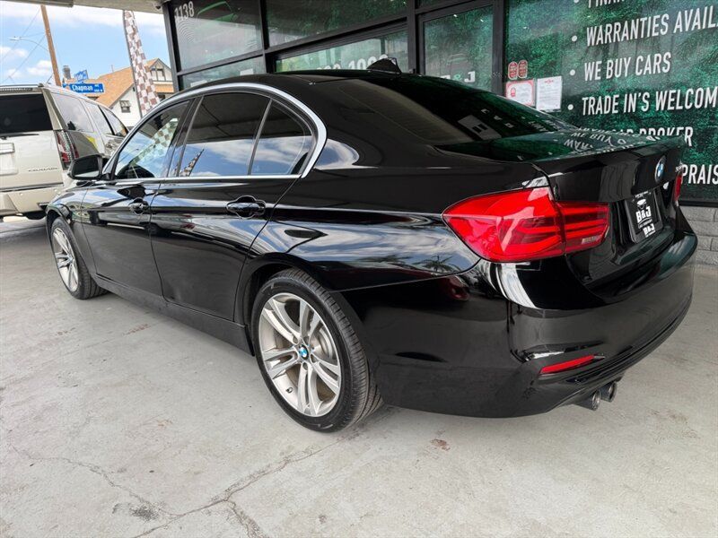 Used 2018 BMW 330i Sedan RWD image 4