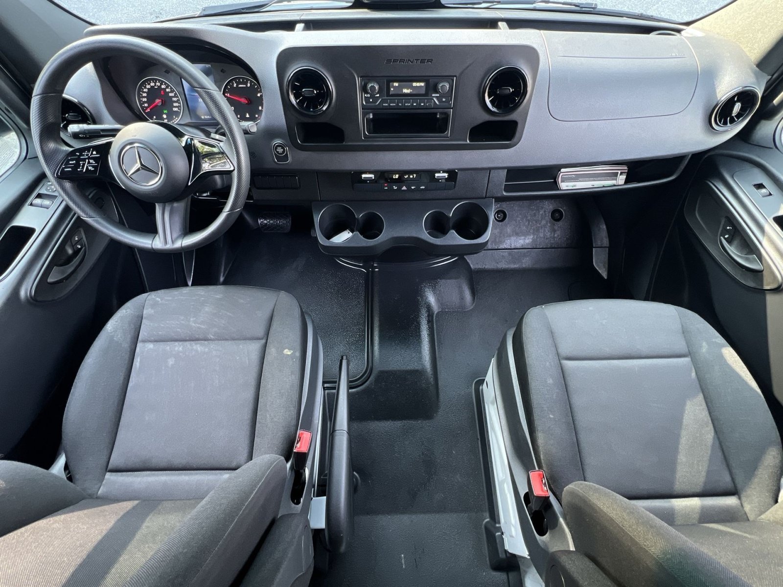 Used 2025 Mercedes-Benz Sprinter 2500 image 13