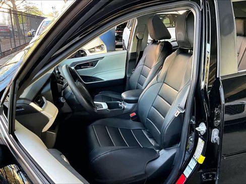 Used 2022 Toyota RAV4 XLE image 7