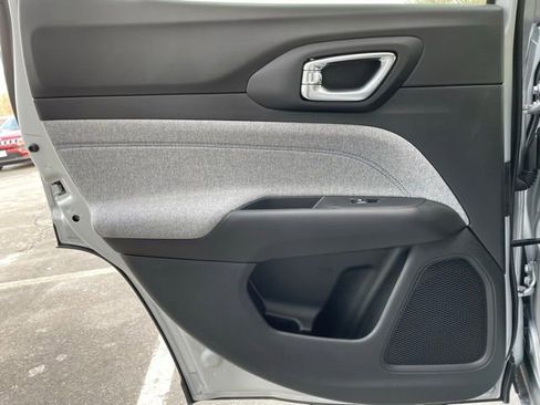 New 2026 Jeep Compass Latitude image 22