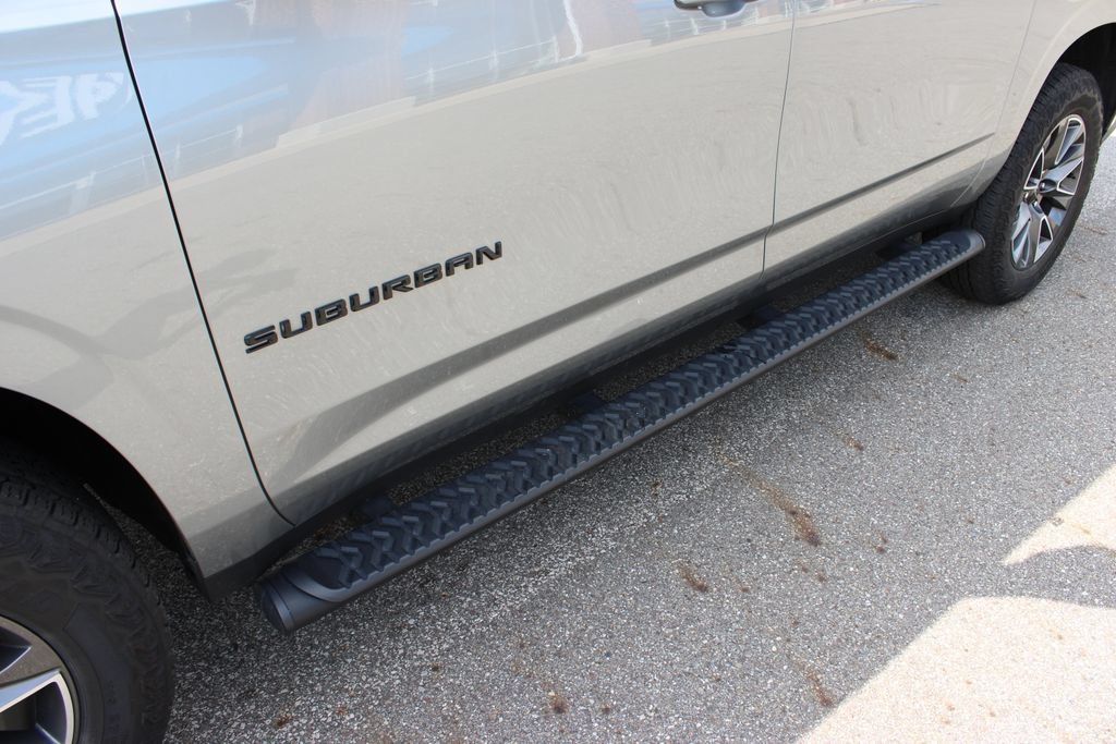 Used 2024 Chevrolet Suburban Z71 w/ Luxury Package AWD/4WD image 32