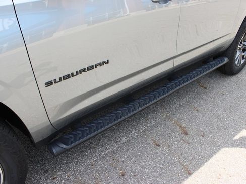 Used 2024 Chevrolet Suburban Z71 w/ Luxury Package AWD/4WD image 32