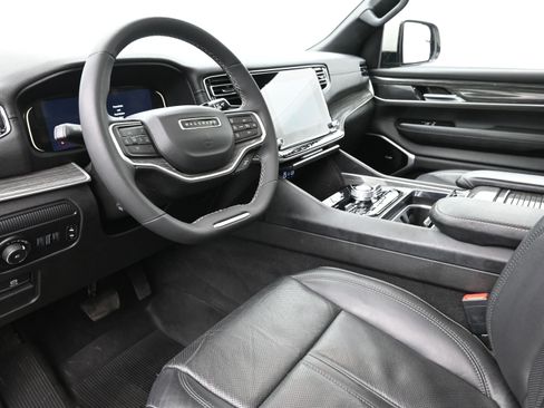 Used 2022 Jeep Wagoneer Series III w/ Premium Group I image 10