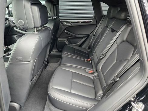 Used 2025 Porsche Macan image 18