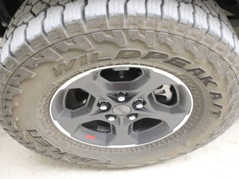 Used 2023 Jeep Gladiator Rubicon w/ LED Lighting Group AWD/4WD image 10