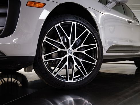 Certified 2023 Porsche Macan AWD/4WD image 12