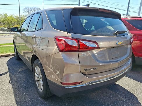 Used 2018 Chevrolet Equinox LS image 4