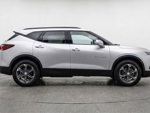 Used 2025 Chevrolet Blazer LT FWD image 11
