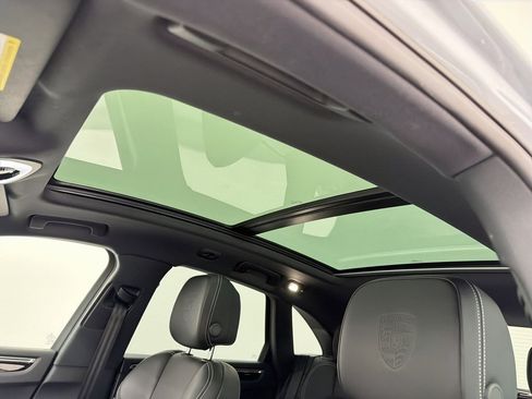 Used 2025 Porsche Macan AWD/4WD image 24