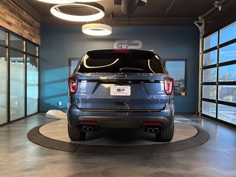 Used 2018 Ford Explorer Sport w/ Equipment Group 401A AWD/4WD image 4