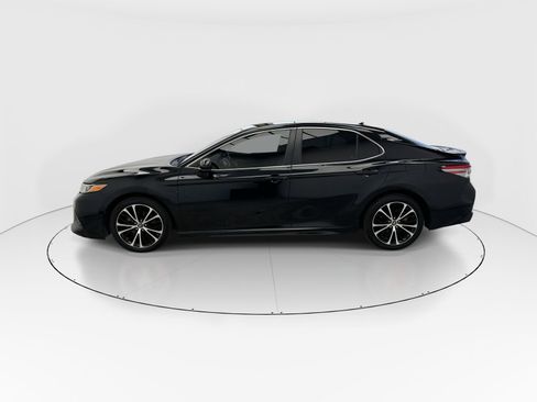 Used 2019 Toyota Camry SE FWD image 5