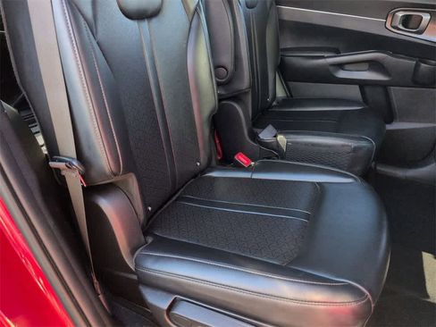 Used 2022 Kia Sorento S image 21