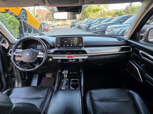 Used 2020 Kia Telluride LX FWD image 16