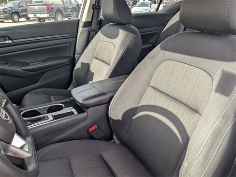 Used 2024 Nissan Altima 2.5 SV image 14