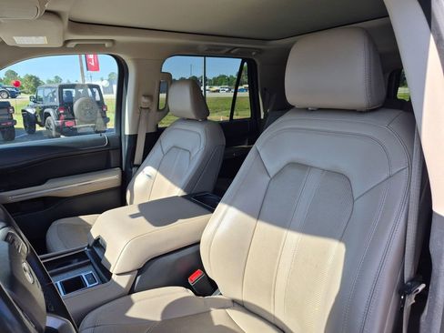 Used 2024 Ford Expedition Max Limited RWD image 13