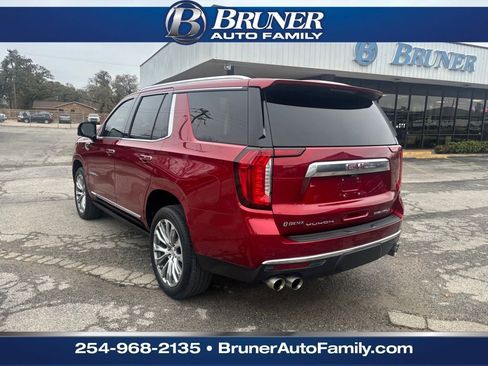 Used 2021 GMC Yukon Denali w/ Denali Premium Package image 8