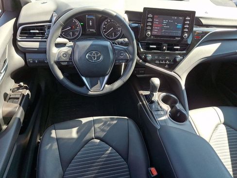 Used 2024 Toyota Camry SE FWD image 11