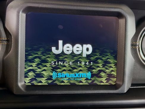 Used 2021 Jeep Wrangler Unlimited Sahara AWD/4WD image 15