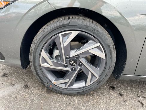 New 2025 Hyundai Elantra Limited image 35