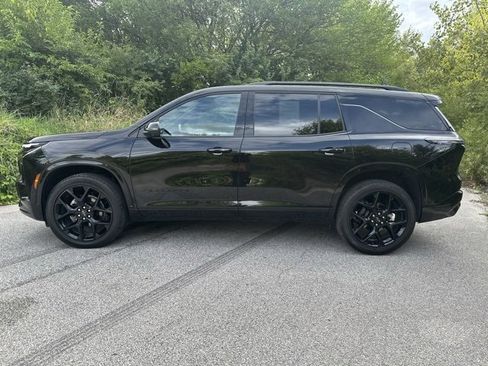 Used 2024 Chevrolet Traverse RS w/ LPO, Floor Liner Package image 8