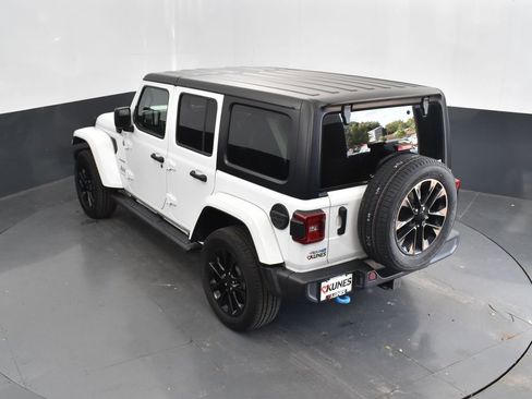 Used 2023 Jeep Wrangler Unlimited Sahara image 33