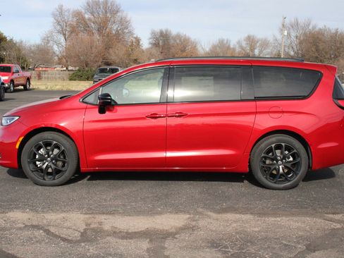 New 2026 Chrysler Pacifica Select image 35