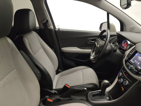 Used 2020 Chevrolet Trax LT w/ Driver Confidence Package AWD/4WD image 21