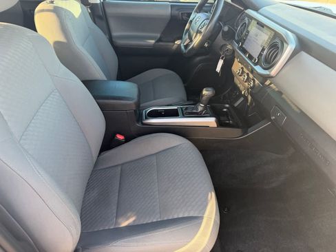 Used 2020 Toyota Tacoma SR5 RWD image 11