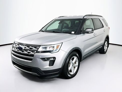 Used 2019 Ford Explorer XLT w/ Equipment Group 202A image 3