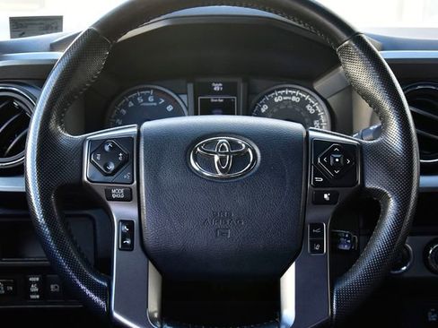 Used 2018 Toyota Tacoma TRD Off-Road image 17