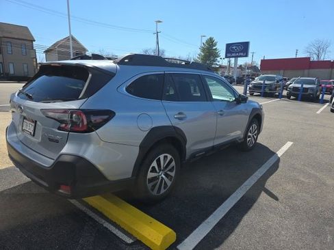 Used 2024 Subaru Outback Premium image 3