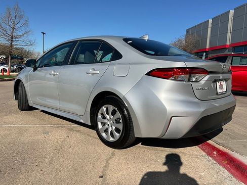 Used 2025 Toyota Corolla LE image 8
