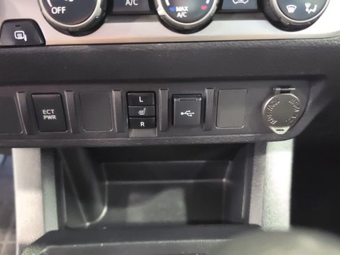 Used 2020 Toyota Tacoma 4x4 Double Cab image 20