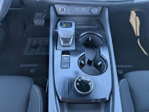 Used 2023 Nissan Rogue S image 23