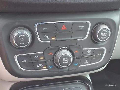 Used 2018 Jeep Compass Limited w/ Navigation Group AWD/4WD image 10