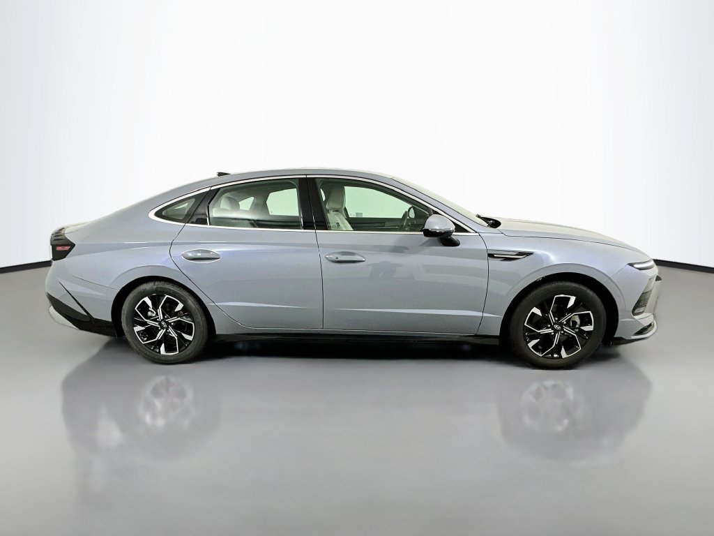 Used 2025 Hyundai Sonata SEL FWD image 4