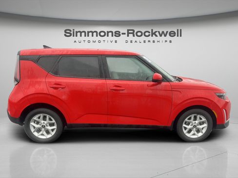 Used 2023 Kia Soul LX w/ Option Group 015 FWD image 6