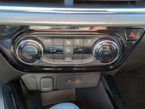 Used 2025 Chevrolet Trax LT image 20