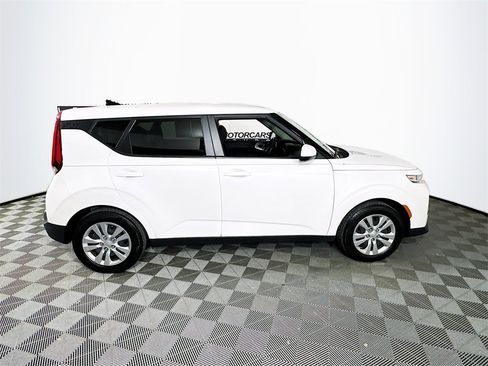 Used 2020 Kia Soul LX image 8