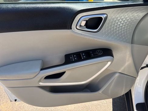 Used 2022 Kia Soul LX w/ Technology Package FWD image 8