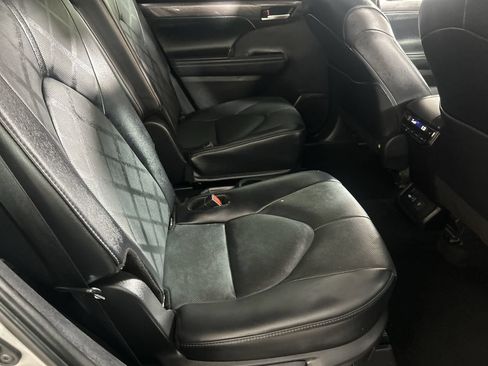 Used 2025 Toyota Highlander Platinum AWD/4WD image 26