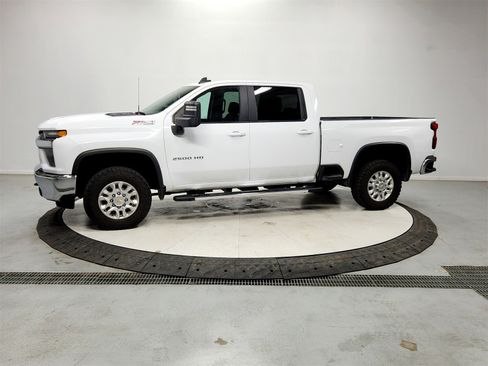 Used 2023 Chevrolet Silverado 2500 LT w/ Convenience Package image 4