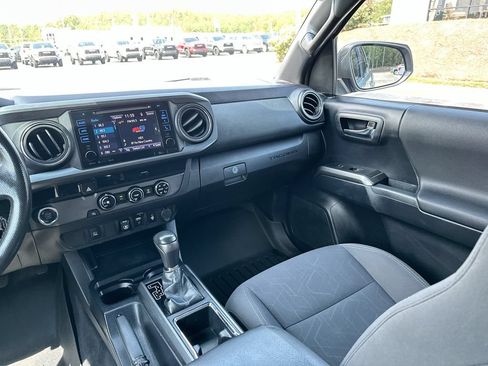 Used 2018 Toyota Tacoma TRD Sport RWD image 20