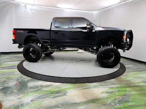 Used 2023 Ford F250 Platinum AWD/4WD image 4