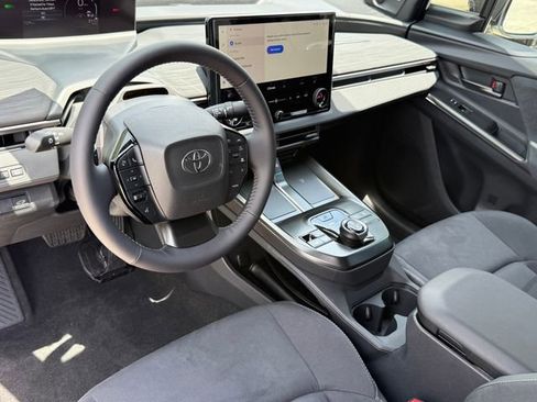 Used 2026 Toyota C-HR AWD/4WD image 9