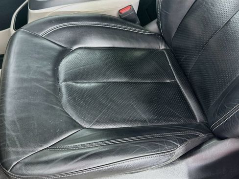 Used 2022 Chrysler Pacifica Touring-L FWD image 17
