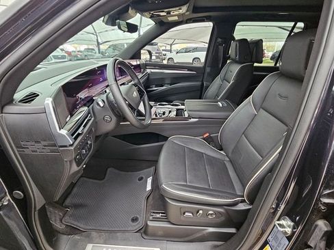 Used 2025 Cadillac Escalade Premium Luxury image 8