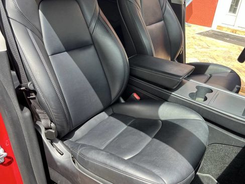 Used 2022 Tesla Model Y Long Range image 17