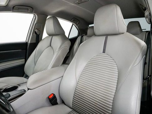 Used 2021 Toyota Camry SE image 8
